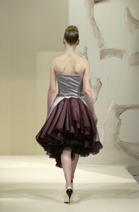 1255950714_PascalHumbert2001HauteCouture28.thumb.jpg.63ee3787dfbe647c0fae2998ec7520d3.jpg