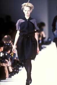 1284911094_CommedesGarcons1990WomenRTW21.thumb.jpg.3b47e08f72610d81a3b1869d5f87a04b.jpg