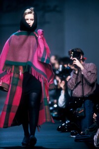 1326871303_JeanCharlesdeCastelbajac1990WomenRTW9.thumb.jpg.8891ce1dd3ce888ecfd4b54765648cab.jpg