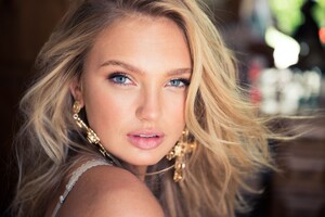 1367767310_RomeeStrijd-TheCoveteur2018_03.27BuildTheirOwnSalad.thumb.jpg.0a2310d65d06e859afe66c41888c2f0e.jpg