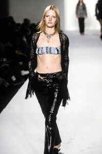 1434571268_AnnaSui1999WomenRTW11.thumb.jpg.a02c51c472e14cd9995b31b1bbd0342d.jpg