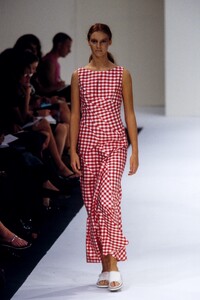 1483704410_NicoleFarhi1999WomenRTW26.thumb.jpg.1be14a6e0cec53318dccc98d0ef9a7f5.jpg