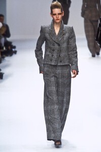 154977002_SoniaRykiel1996WomenRTW17.thumb.jpg.6bc1d0f8c925e81a462f067372eb28ef.jpg