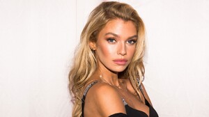 1608692700_StellaMaxwell-TheCoveteur2018_11.09CastVSShowforMen25339964.thumb.jpg.1e89ea00999e0018f5c66b22ca6a5190.jpg