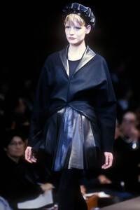 163938422_YohjiYamamotoFW19914.thumb.jpg.d2d0f9f35dbcd82edcc8dd8352557043.jpg