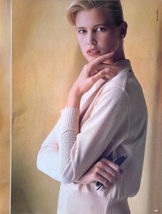 ELLE Spain June 1989 by Michel Perez (1).jpg