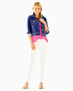 1674800283_CarolineKelley-LillyPulitzer2023SeasprayDenimJacket(ViaMarilaWash)UHQ4.thumb.jpg.833eefdeac708b3e7315cc6f46bbfd89.jpg