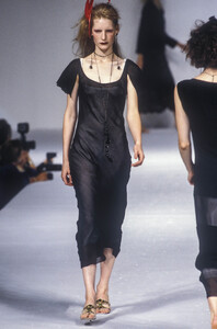 1713466071_AnnaMolinari1997WomenRTW49.thumb.jpg.0bf22346c696ec8f039d1891beca8f81.jpg
