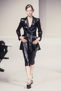 1835759505_Trussardi1997WomenRTW80.thumb.jpg.d6cc3190c6ee0b2e4dd6cb780ef6643e.jpg