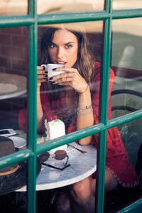 1850760605_AlessandraAmbrosio-TheCoveteur2016_11.01GuidetoLosAngeles25376352.thumb.jpg.5576af096ff7b860676ffe2fa80be71c.jpg