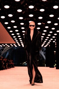 1952529569_SaintLaurentFall22AtmospherebySTYLEDUMONDE0K3A8050FullRes.thumb.jpg.9f8f294646e30cc6fc70e9700b65e3b5.jpg