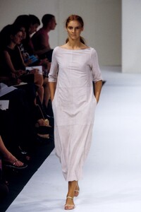1970839722_NicoleFarhi1999WomenRTW50.thumb.jpg.7f90478217bb224e3e768fdfc9d85cdf.jpg