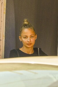 nicole-richie-heading-to-a-nail-salon-in-studio-city-07-30-2023-1 (1).jpg