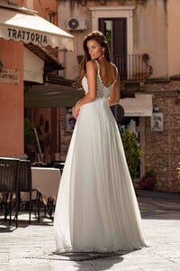 fb6bf3_9454087cd5594dcabec398fec9429780~mv2.jpg
