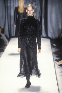 1989121221_AlbertaFerretti1997WomenRTW2.thumb.jpg.cc3d7c3c9b71e3aee79113dbfd621679.jpg