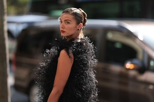 2021668621_ParisFashionWeek-HauteCoutureFallWinter2023-2024-DayFour(1).thumb.jpg.60dcbc6808b6d2f4c62290addf11bd1a.jpg
