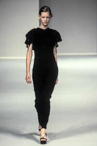 2044965437_Trussardi1997WomenRTW86.thumb.jpg.691eaad684b7fea7ef2bcec732b12de1.jpg