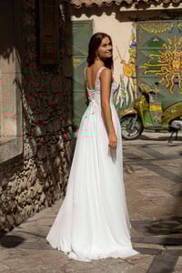 fb6bf3_4be9884a551d40f1842946a93830aa4b~mv2.jpg