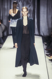 2125059730_AlbertaFerretti1997WomenRTW25.thumb.jpg.c9f020a372c64fbede621b20a67736d5.jpg