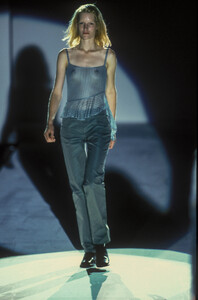 297792199_AnnaMolinari1999WomenRTW77.thumb.jpg.3e2ed6ad507992125c9a2fd12e928fb3.jpg