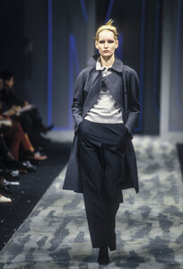 327169970_Moschino1998WomenRTW127.thumb.jpg.f4b6ed89e532a7cec62a2dbf3531b169.jpg