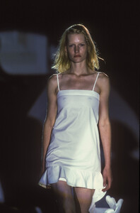332195358_AnnaMolinari1999WomenRTW61.thumb.jpg.cb7fff7286eed265cea0de0ed73515ba.jpg