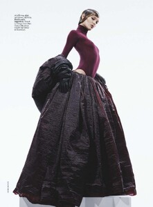 364206365_vogue_australia_-_july_2023-10.jpg