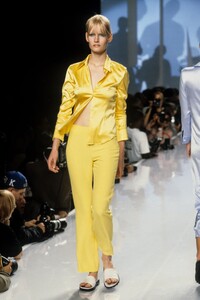 419384024_DKNY1996WomenRTW47.thumb.jpg.7629980f727eb634731a1ee87ad55e90.jpg