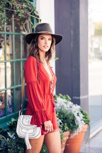 4464277_AlessandraAmbrosio-TheCoveteur2016_11.01GuidetoLosAngeles25376350.thumb.jpg.7c63e371546e60c16cadc46adbcac52d.jpg