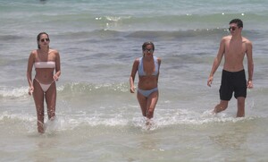 47386720_hqcelebcorner-9.jpg