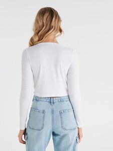 507796_white_outfit_l.jpg