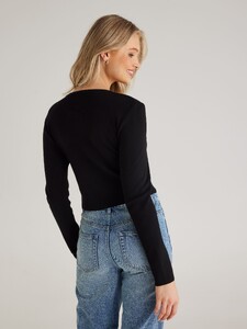 520238_black_outfit_l.jpg