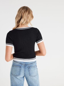 520286_black_outfit_l.jpg