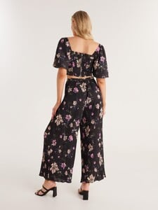 569016_blackrosefloral_outfit_l.jpg