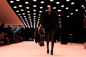 594154682_SaintLaurentFall22AtmospherebySTYLEDUMONDE0K3A8701FullRes.thumb.jpg.b3f58cb04d041ea88ef19d5af41cd552.jpg