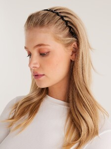 600221_black_l.jpg