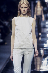 620084435_Lanvin1999WomenRTW58.thumb.jpg.e2419c347515fa3c767c7d38409267da.jpg