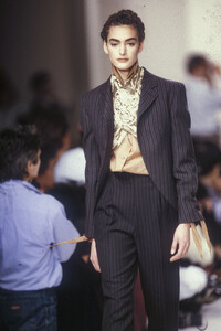 634023178_RomeoGigli1989WomenRTW67.thumb.jpg.3fa733aadb1d2985b08ebda9bb4f9831.jpg
