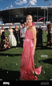 634616325_ysl-stade1998---BSbustier_rose.thumb.jpg.a3f052486301e87899bab786e02e353b.jpg