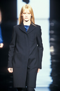 642424984_Byblos1997WomenRTW12.thumb.jpg.724b3d5d3edb149ac0709a7b91a02af5.jpg