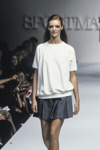 670489611_Sportmax1999WomenRTW111.thumb.jpg.5430562099ed6af461b0385f866d6ee6.jpg