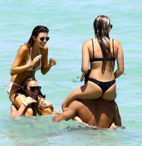 Francesca+Aiello+Julia+Friedman+Hit+Beach+WQrU4oPbiSBl.jpg