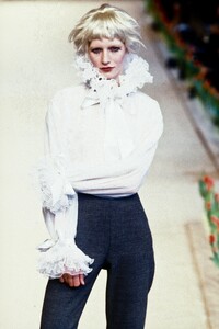 705903032_Kenzo1996FW3.thumb.jpg.f6b2e3528c5cec2eb8807e36f408c18a.jpg