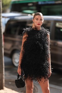 752314378_ParisFashionWeek-HauteCoutureFallWinter2023-2024-DayFour(2).thumb.jpg.63f199d606b5a1b6af9f9367037a2bd3.jpg