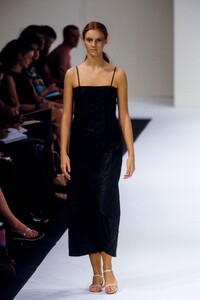 788206602_NicoleFarhi1999WomenRTW52.thumb.jpg.8aabc3d469ccdfc5250760f9800ae200.jpg