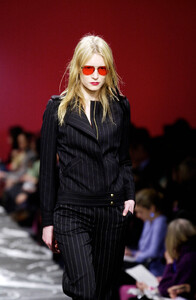 826522678_EmanuelUngaro2000WomenRTW41.thumb.jpg.c68a9241f339cfbf78193af509002e14.jpg