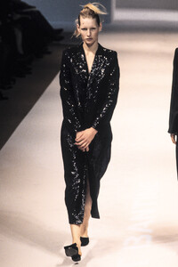 832597386_TeretBantine1996WomenRTW77.thumb.jpg.f8fb5d785761d679e47cff52016e8096.jpg