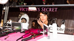 879572930_VictoriasSecretFashionShow2018_11.09TheCoveteurh25379488.thumb.jpg.9c835fb9cb823fa1e0afad4045f9710b.jpg