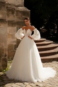 902-1-Wedding-dress-Lady-Di-Bride-1.jpg