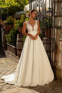 905-1-Wedding-dress-Lady-Di-Bride-1.jpg